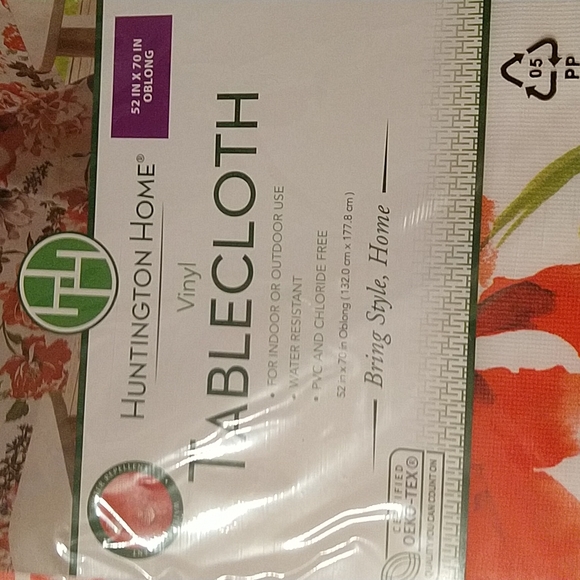 Brand new tablecloth - Picture 2 of 4